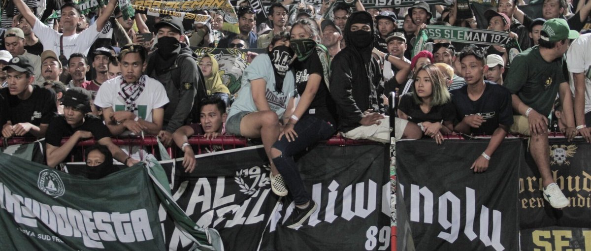 Andrin Brändle reiste mit den Ultras der Brigata Curva Sud des indonesischen Fußballvereins PSS Sleman zu Heim- und Auswärtsspielen. © Andrin Brändle