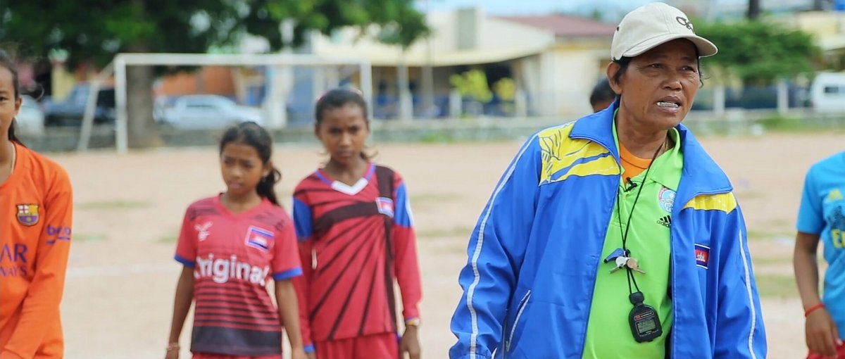 Pa Vann gründete 2009 in Kambodscha den Lotus Sports Club mit einer U21-Frauenmannschaft, bestehend aus LGBTIQ-Spieler*innen. © Courtesy of Document Our History Now