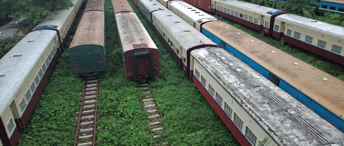Verlassene Waggons am Yangon Hauptbahnhof @ Laura Faludi