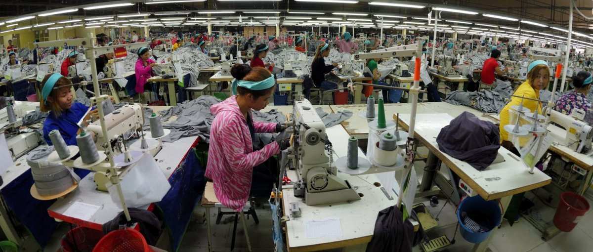 Vor der Covid-19-Pandemie waren rund 800.000 Menschen in Kambodschas Bekleidungs- und Schuhindustrie beschäftigt © Marcel Crozet / ILO 2016 Flickr CC BY-NC-ND 2.0