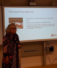 Sri Tunruang  (AK Indonesia Aachen) gab einen Überblick über die Bildungssituation in Indonesien  (Foto: Philipp Neuen)