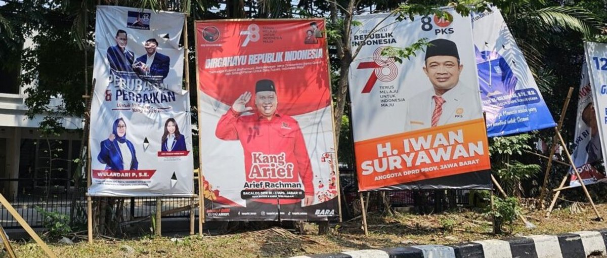 So viel Wahl an einem Tag war in Indonesien noch nie: Am 14. Februar 2024 sind rund 200 Millionen Wahlberechtigte aufgerufen, Regierung und Parlamente auf nationaler, Provinz- und lokaler Ebene zu bestimmen. Unser Foto zeigt Wahlplakate in der Provinz Westjava. © Hendra Pasuhuk