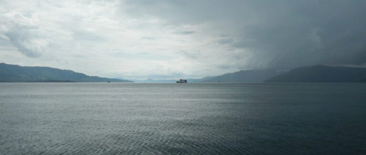 Der Tobasee ist der größte Vulkankratersee der Welt. Die Insel Samosir in seiner Mitte ist größer als Ibiza. © Anett Keller