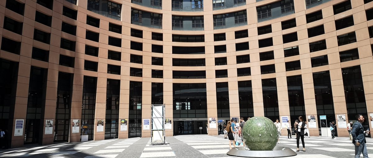 Der Innenhof des europäischen Parlaments in Straßburg