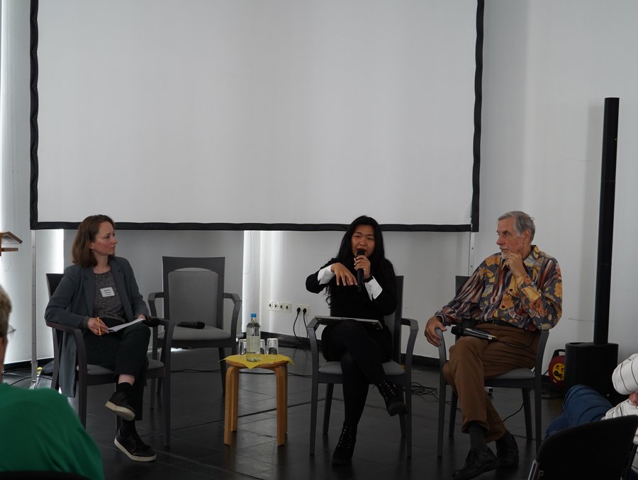Diskussionsrunde Asientag mit Nyein Chan May, Gabriella Hornung und Jörg Schwieger. © Stiftung Asienhaus Diskussionsrunde Eröffnung Asientag. © Stiftung Asienhaus