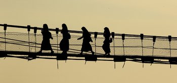 Schulweg in Indonesien