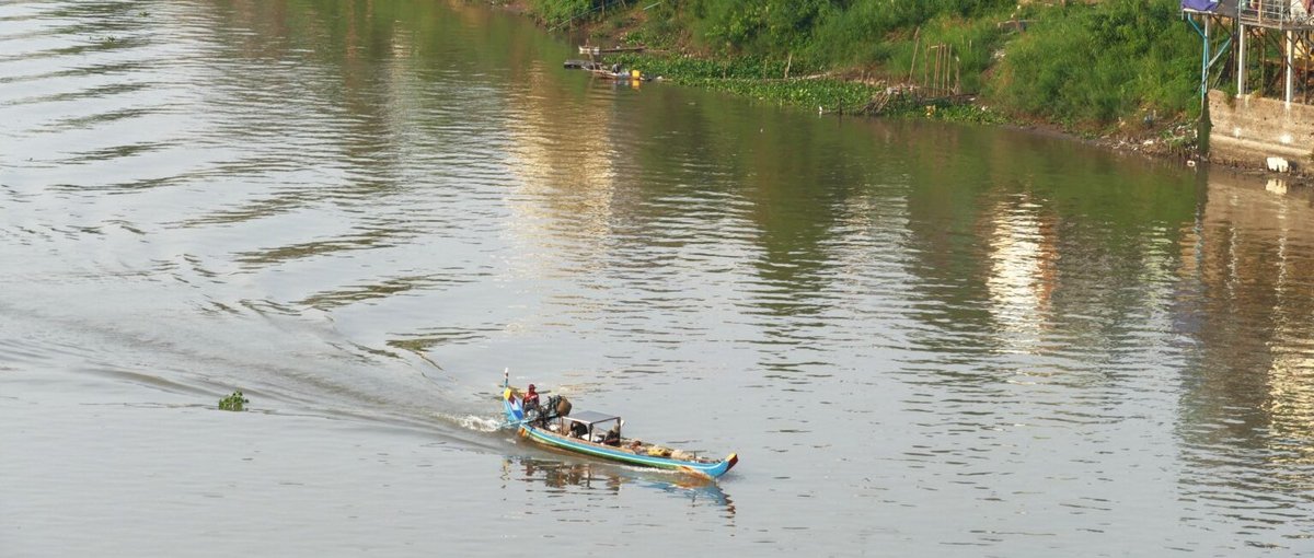 The Tonle Sap in Cambodia (whose flow direction changes twice a year) has strongly influenced the culture of the mainland and once helped the Kingdom of Angkor to achieve its greatness. Robin Eberhardt
