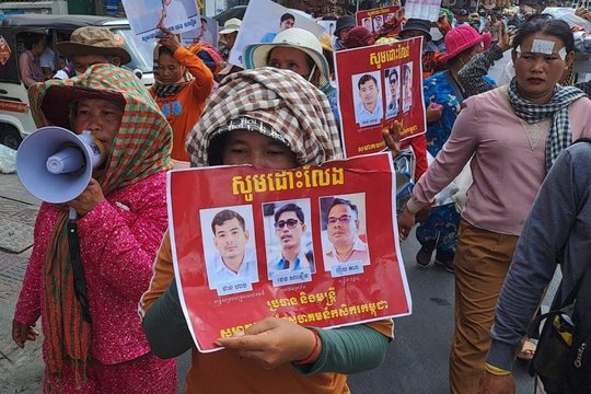 Bäuer*innen protestieren gegen die Verhaftungen in Phnom Penh, Foto: © CCFC