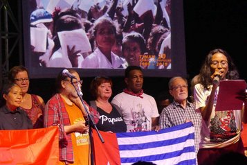 Beim Konsertu Popular wurde die gemeinsame Erklärung verlesen, alle Teilnehmenden waren eingeladen, sie mit zu unterzeichnen, Dili 2019 (foto: Maria Tschanz)