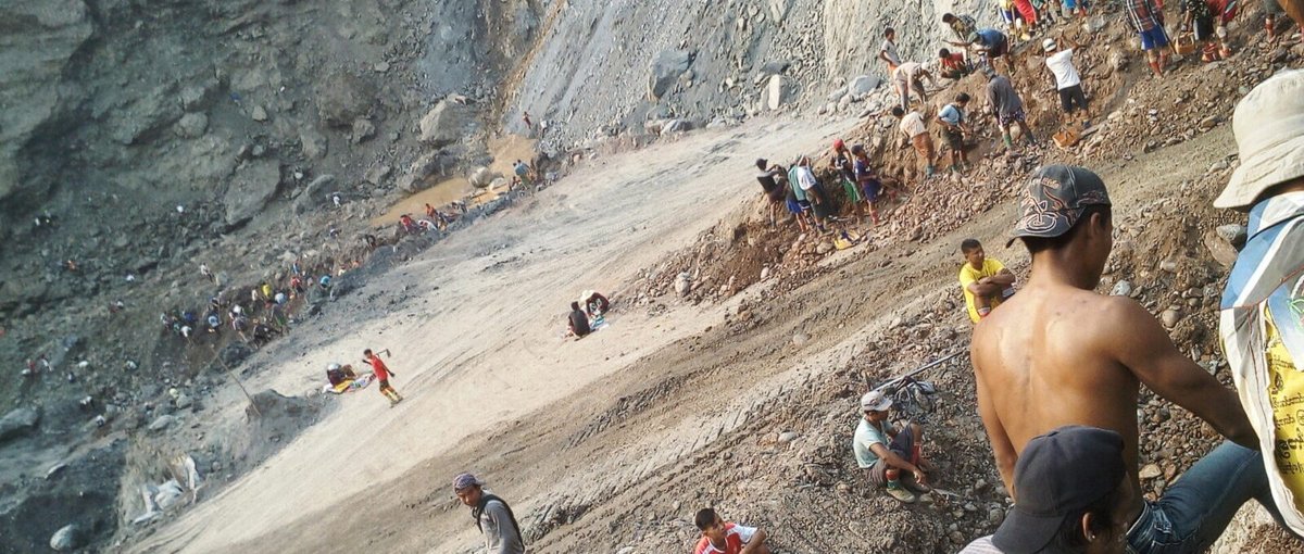 Immer noch zieht es junge Menschen aus allen Teilen Myanmars in die Jade-Minen im Norden, wo sie hart arbeiten – wie auf diesem Foto von 2018. © Yin Min Tun, CC BY-SA 3.0, wiki commons.