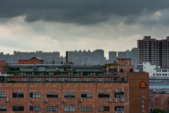 Wolken über der Sun Yat-sen Universität in Guangzhou.